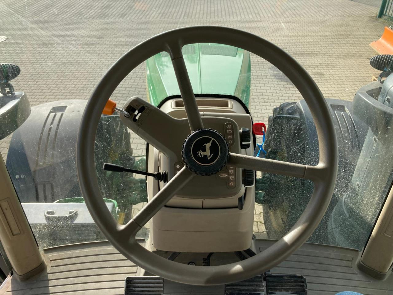Трактор John Deere 8370R: фото 12
