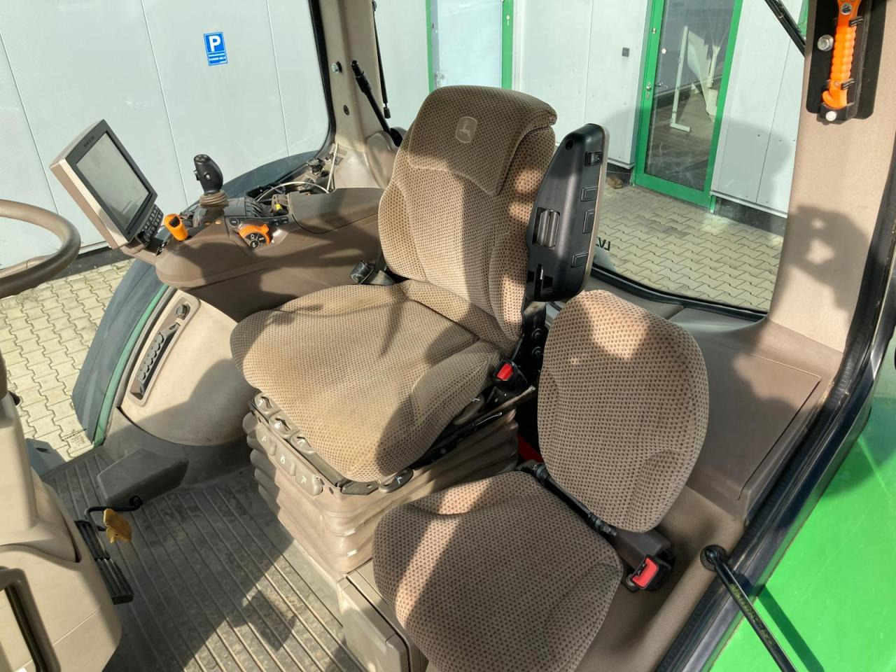 Трактор John Deere 8370R: фото 10