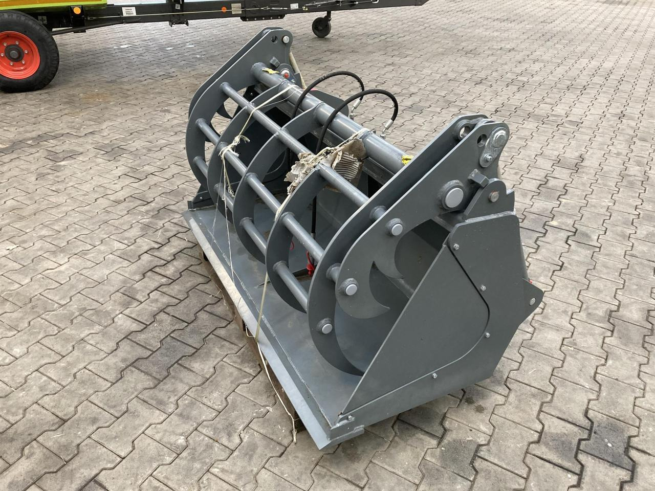 Kramer 1600 mm Silagebeißschaufel - Фронтальный погрузчик для трактора: фото 1 Kramer 1600 mm Silagebeißschaufel - Фронтальный погрузчик для трактора: фото 1