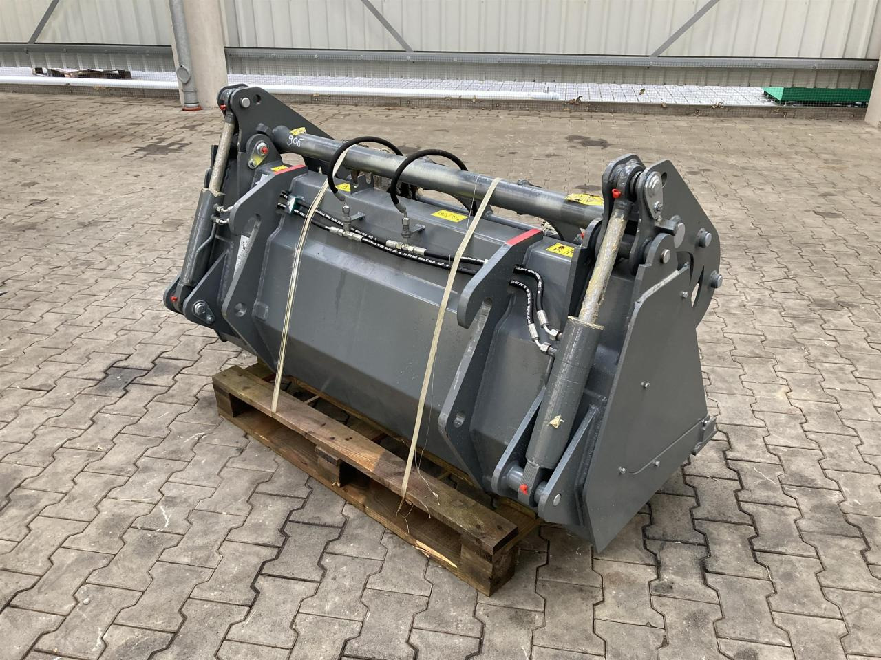 Kramer 1600 mm Silagebeißschaufel - Фронтальный погрузчик для трактора: фото 2 Kramer 1600 mm Silagebeißschaufel - Фронтальный погрузчик для трактора: фото 2