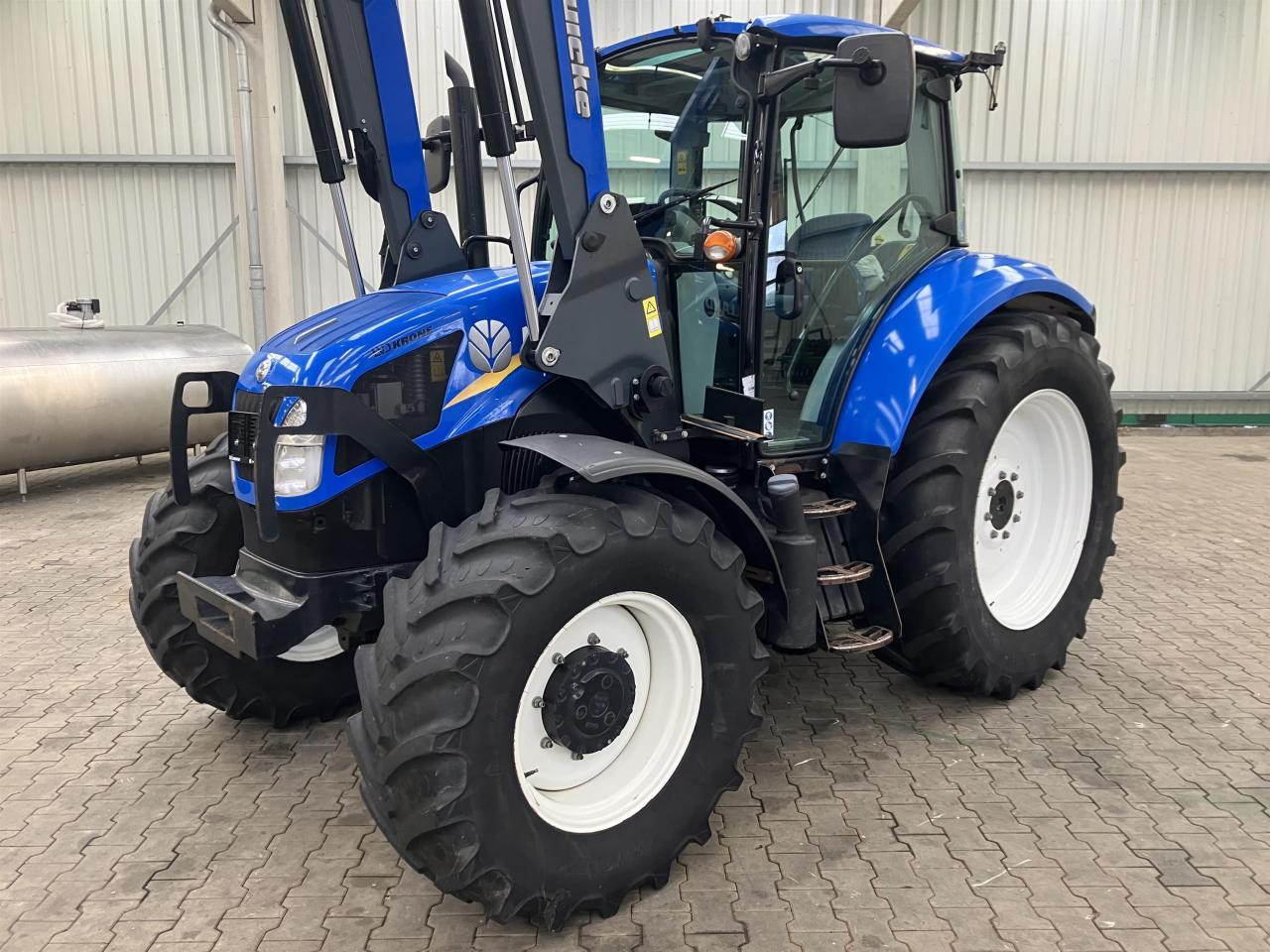 New Holland T 5.105 - Трактор: фото 2 New Holland T 5.105 - Трактор: фото 2