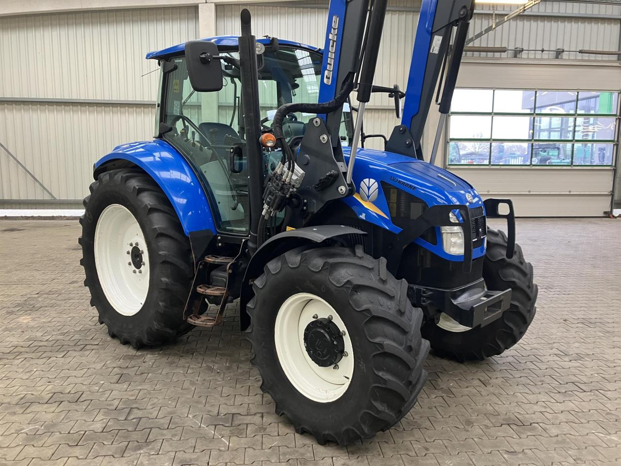 New Holland T 5.105 - Трактор: фото 3 New Holland T 5.105 - Трактор: фото 3