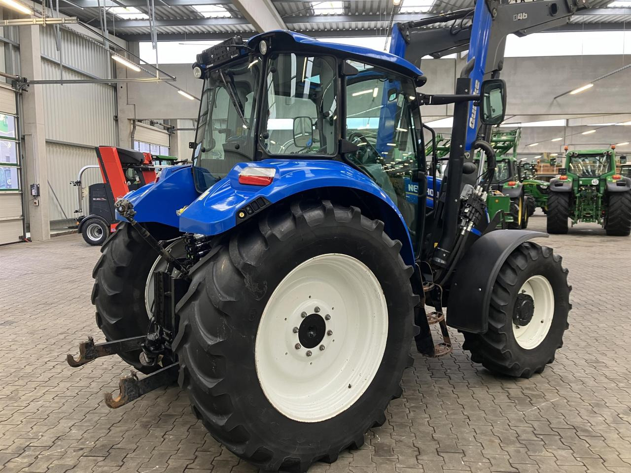 New Holland T 5.105 - Трактор: фото 4 New Holland T 5.105 - Трактор: фото 4