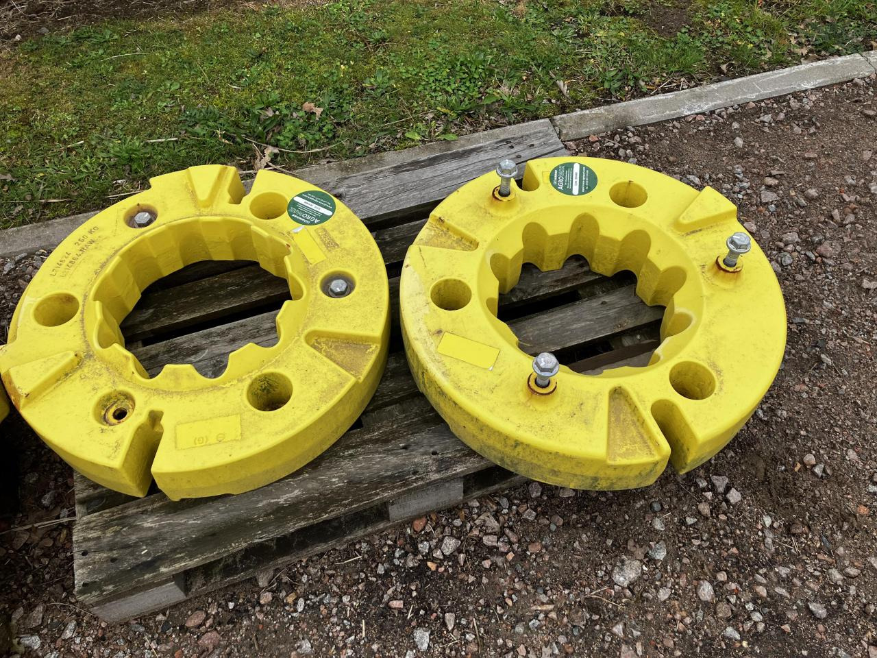 John Deere 2x 250kg - Запчасти для Сельскохозяйственной техники: фото 1 John Deere 2x 250kg - Запчасти для Сельскохозяйственной техники: фото 1