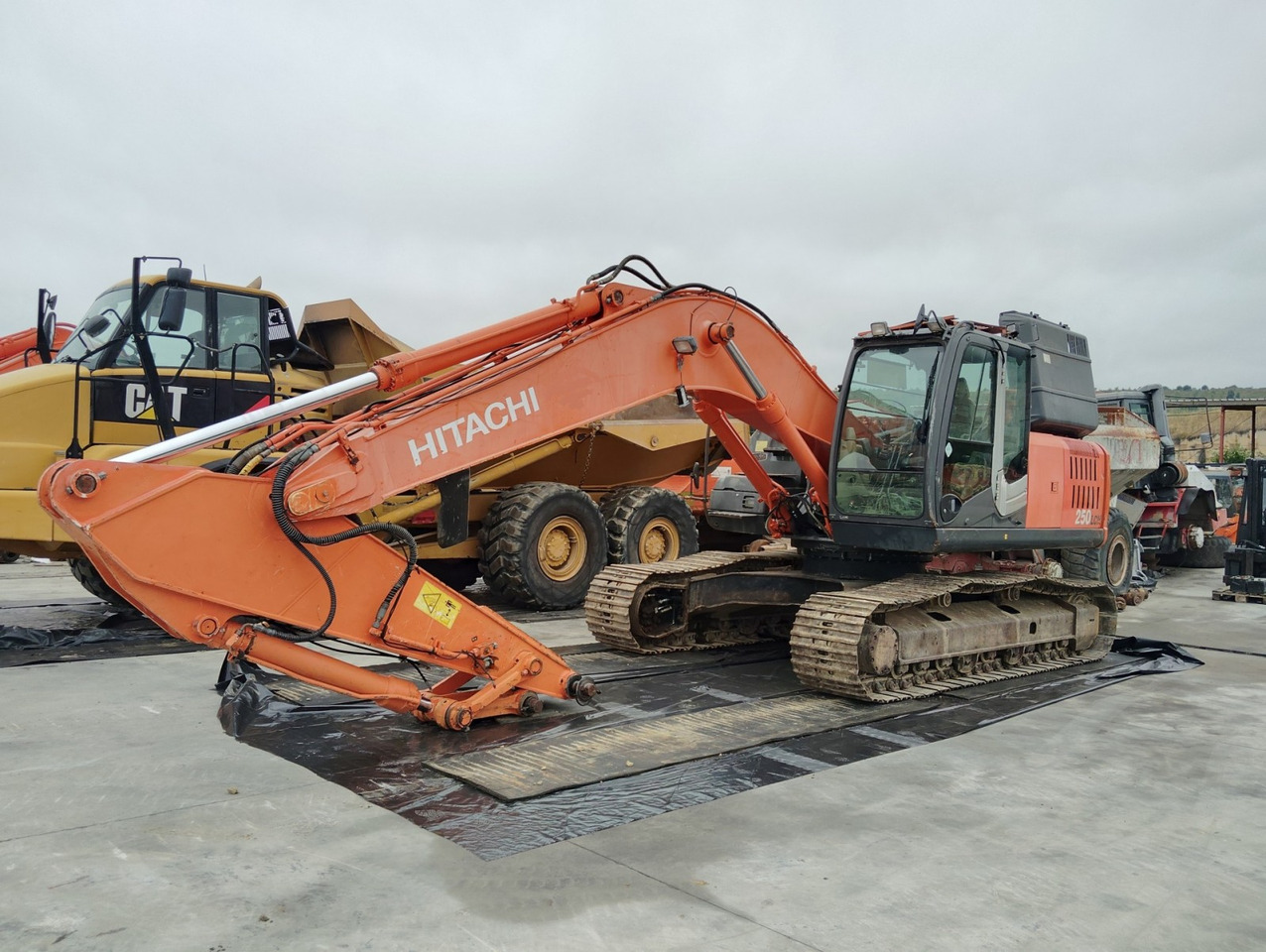 EXCAVADORA HITACHI ZX250LCN-3 - Гусеничный экскаватор: фото 1 EXCAVADORA HITACHI ZX250LCN-3 - Гусеничный экскаватор: фото 1