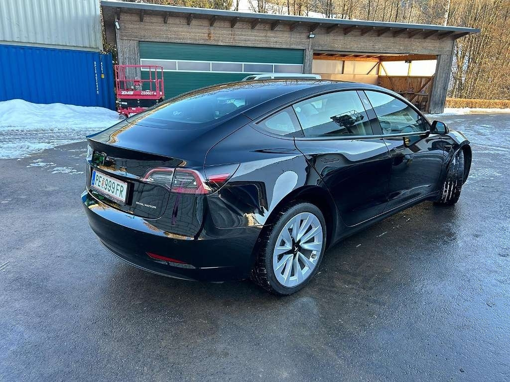 Tesla Model 3 Long Range - Легковой автомобиль: фото 1 Tesla Model 3 Long Range - Легковой автомобиль: фото 1
