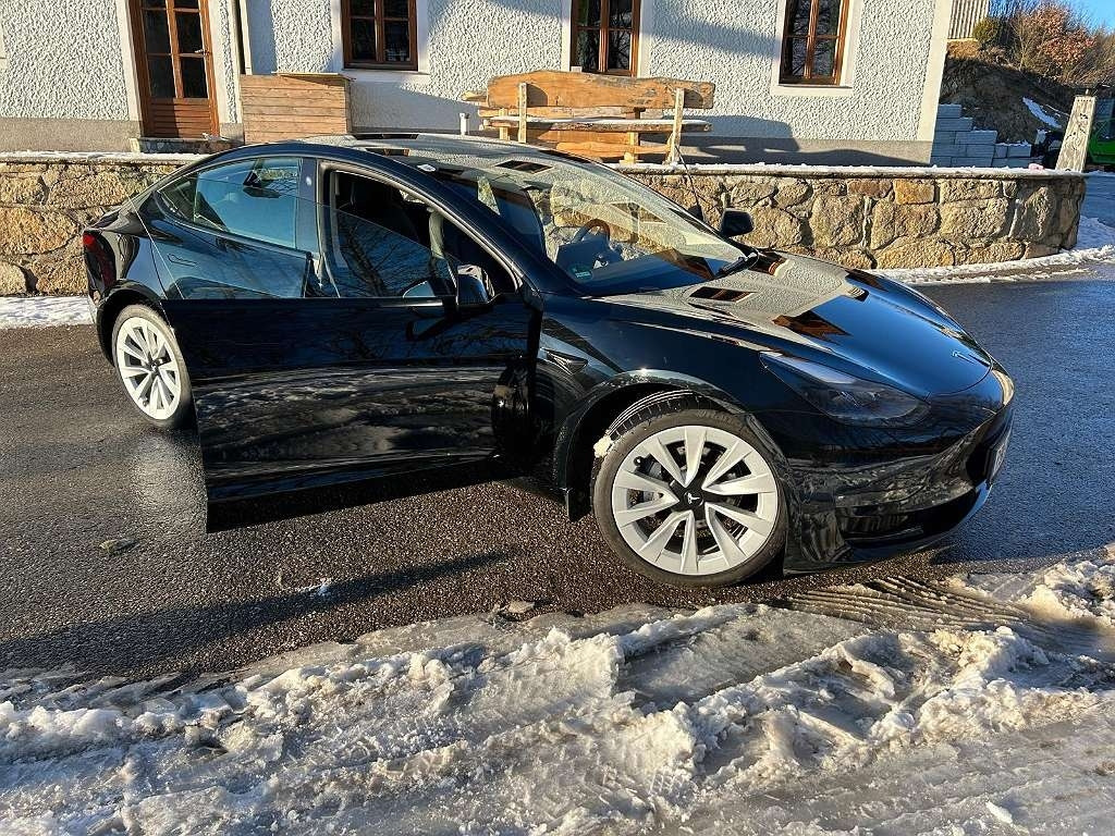 Tesla Model 3 Long Range - Легковой автомобиль: фото 2 Tesla Model 3 Long Range - Легковой автомобиль: фото 2