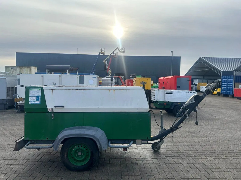 Atlas-Copco XAHS 107 C3 EC80X Deutz 6.3 m3 / min 58 kW 12 BWar Mobiele Diesel Compressor Aanhanger - Воздушный компрессор: фото 1 Atlas-Copco XAHS 107 C3 EC80X Deutz 6.3 m3 / min 58 kW 12 BWar Mobiele Diesel Compressor Aanhanger - Воздушный компрессор: фото 1