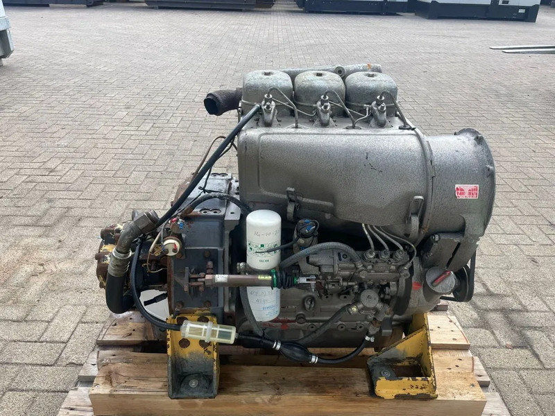 Deutz F3L 912 Motor 3 cilinder 38 kW 52 PK Diesel Motor - Двигатель для Погрузочно-разгрузочной техники: фото 1 Deutz F3L 912 Motor 3 cilinder 38 kW 52 PK Diesel Motor - Двигатель для Погрузочно-разгрузочной техники: фото 1
