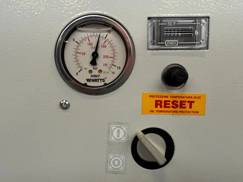 Fiac LS 8 - 200 Elektrische Schroefcompressor 6 kW 736 L / min 10 Bar New ! Overstock ! - Воздушный компрессор: фото 4 Fiac LS 8 - 200 Elektrische Schroefcompressor 6 kW 736 L / min 10 Bar New ! Overstock ! - Воздушный компрессор: фото 4