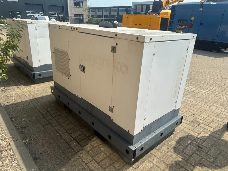 Электрогенератор Iveco FPT F32 AM1A Leroy Somer 32 kVA Silent generatorset 368 hours !: фото 10