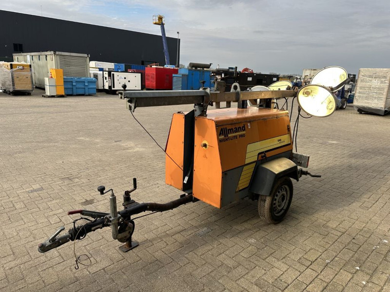 Kubota D905 Allmand Mobiele Lichtmast Aggregaat Light Tower 8.1 meter - Осветительная мачта: фото 3 Kubota D905 Allmand Mobiele Lichtmast Aggregaat Light Tower 8.1 meter - Осветительная мачта: фото 3