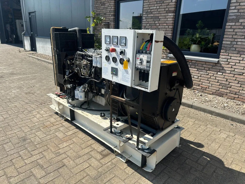 Perkins Stamford 100 kVA noodstroom generatorset - Электрогенератор: фото 2 Perkins Stamford 100 kVA noodstroom generatorset - Электрогенератор: фото 2