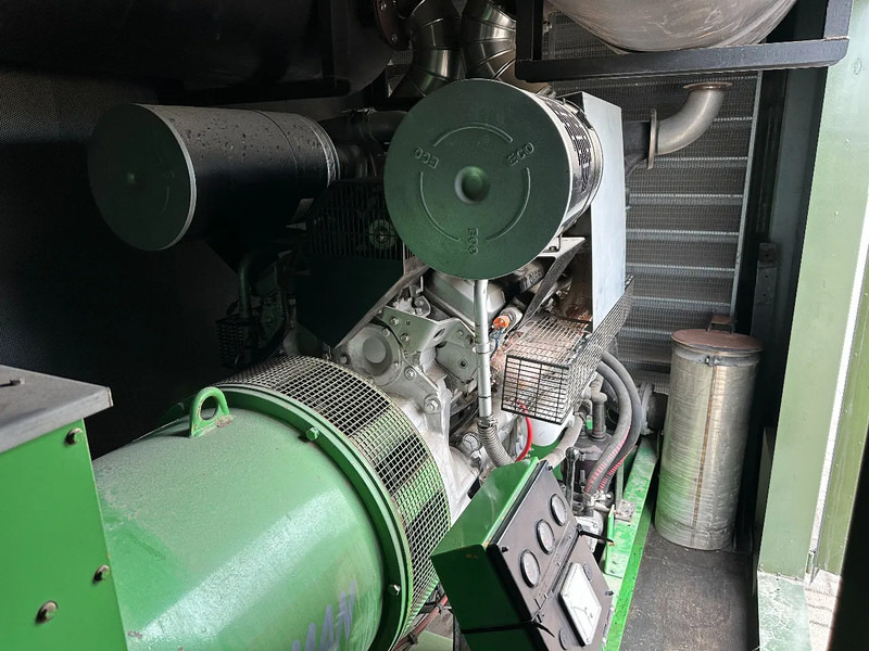 SDMO Detroit Leroy Somer 800 kVA Silent generatorset in 20 ft container 1639 hours ! - Электрогенератор: фото 4 SDMO Detroit Leroy Somer 800 kVA Silent generatorset in 20 ft container 1639 hours ! - Электрогенератор: фото 4