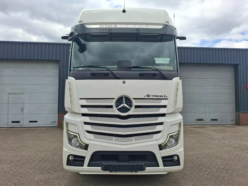Mercedes-Benz Actros 1845 GIGASPACE more pcs in stock - Тягач: фото 3 Mercedes-Benz Actros 1845 GIGASPACE more pcs in stock - Тягач: фото 3