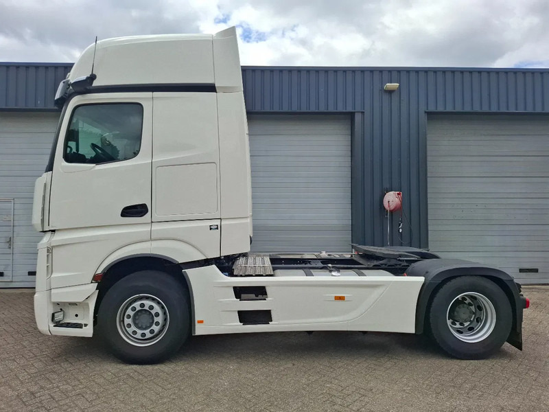 Mercedes-Benz Actros 1845 GIGASPACE more pcs in stock - Тягач: фото 4 Mercedes-Benz Actros 1845 GIGASPACE more pcs in stock - Тягач: фото 4