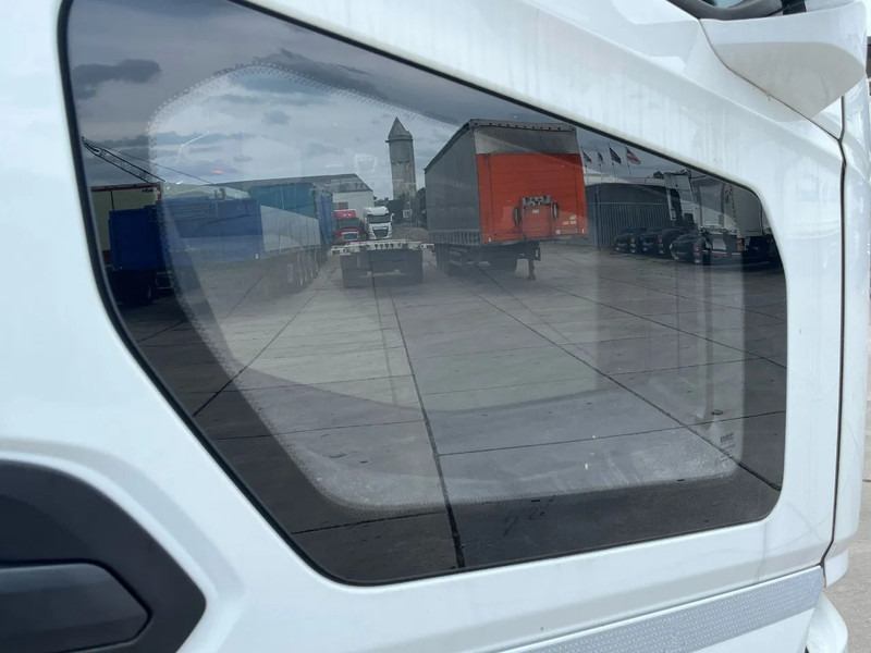 Грузовик с закрытым кузовом DAF XD 340 FAN 6x2: фото 17