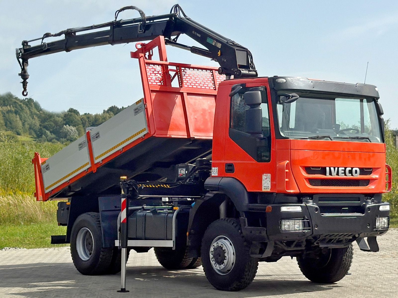 Iveco TRAKKER 190T36 * HIAB 111 ES-2 HIDUO * 4x4 * TOP - Самосвал, Автоманипулятор: фото 2 Iveco TRAKKER 190T36 * HIAB 111 ES-2 HIDUO * 4x4 * TOP - Самосвал, Автоманипулятор: фото 2