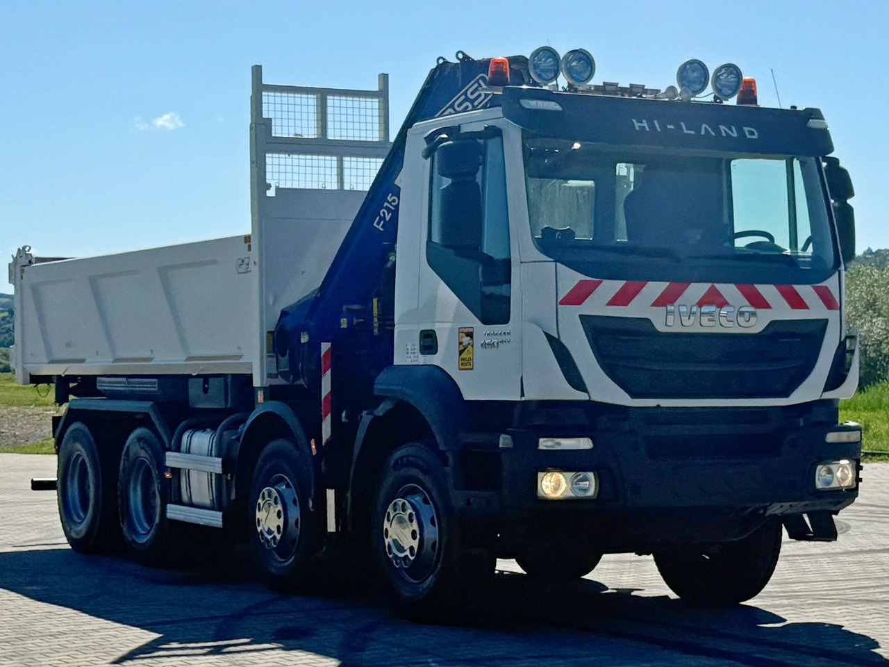 Iveco TRAKKER 450 * FASSI F215A.0.22 + FUNK / 8x4 *TOP - Самосвал, Автоманипулятор: фото 4 Iveco TRAKKER 450 * FASSI F215A.0.22 + FUNK / 8x4 *TOP - Самосвал, Автоманипулятор: фото 4