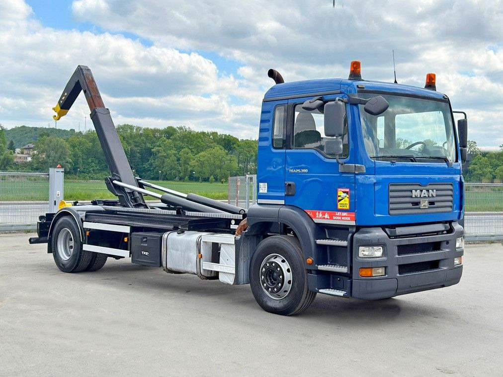 MAN TGA 18.310 Abrollkipper * Top Zustand! MAN TGA 18.310 Abrollkipper * Top Zustand! - Крюковой мультилифт: фото 1 MAN TGA 18.310 Abrollkipper * Top Zustand! MAN TGA 18.310 Abrollkipper * Top Zustand! - Крюковой мультилифт: фото 1