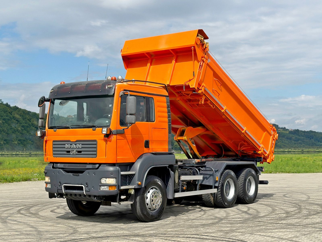 MAN TGA 33.440 * KIPPER 5,10 m + BORDMATIC / 6x4*TOP - Самосвал, Автоманипулятор: фото 2 MAN TGA 33.440 * KIPPER 5,10 m + BORDMATIC / 6x4*TOP - Самосвал, Автоманипулятор: фото 2