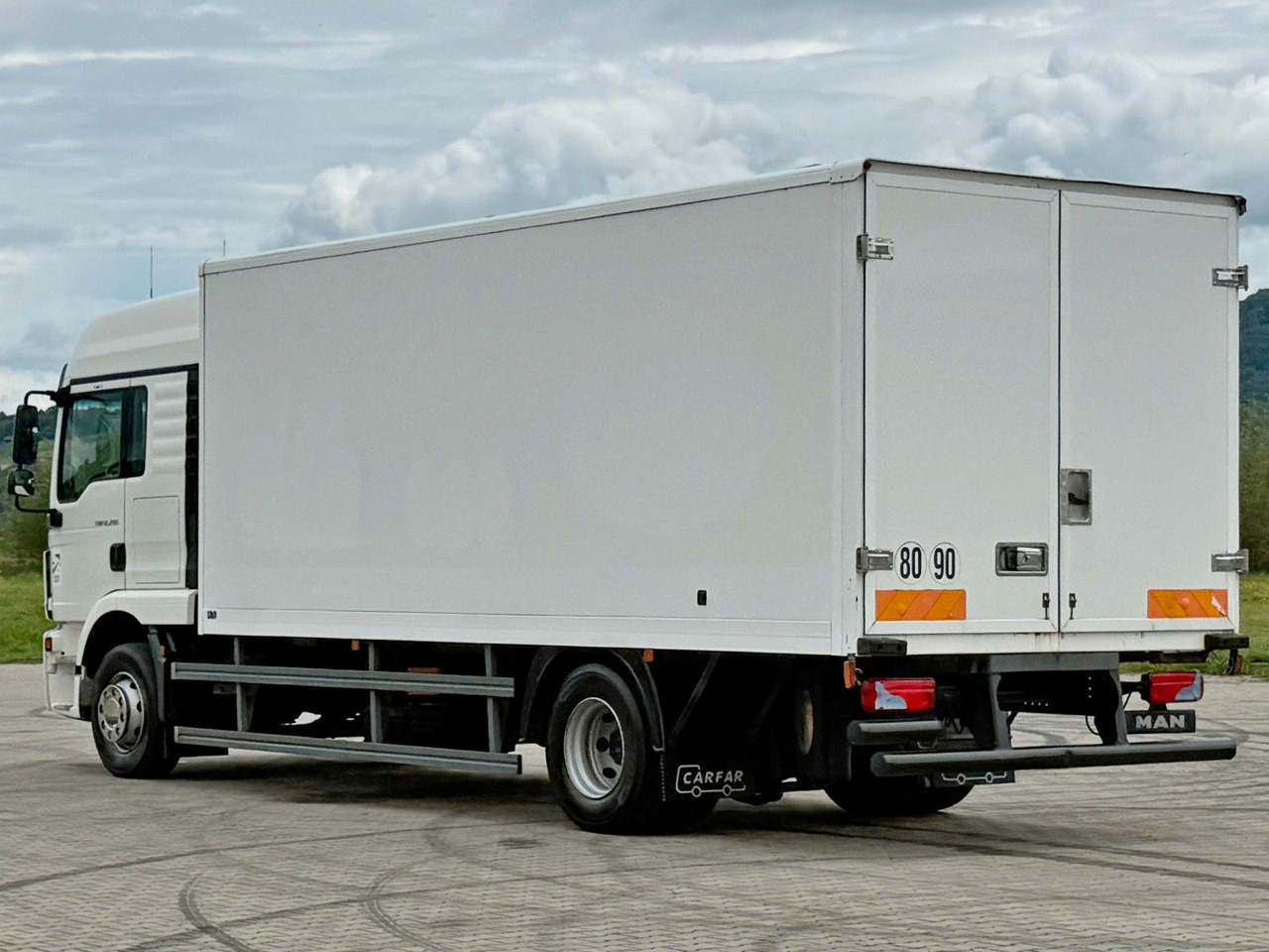 MAN TGM 12.290* KOFFER 6,00 m * TOPZUSTAND MAN TGM 12.290* KOFFER 6,00 m * TOPZUSTAND - Грузовик с закрытым кузовом: фото 5 MAN TGM 12.290* KOFFER 6,00 m * TOPZUSTAND MAN TGM 12.290* KOFFER 6,00 m * TOPZUSTAND - Грузовик с закрытым кузовом: фото 5
