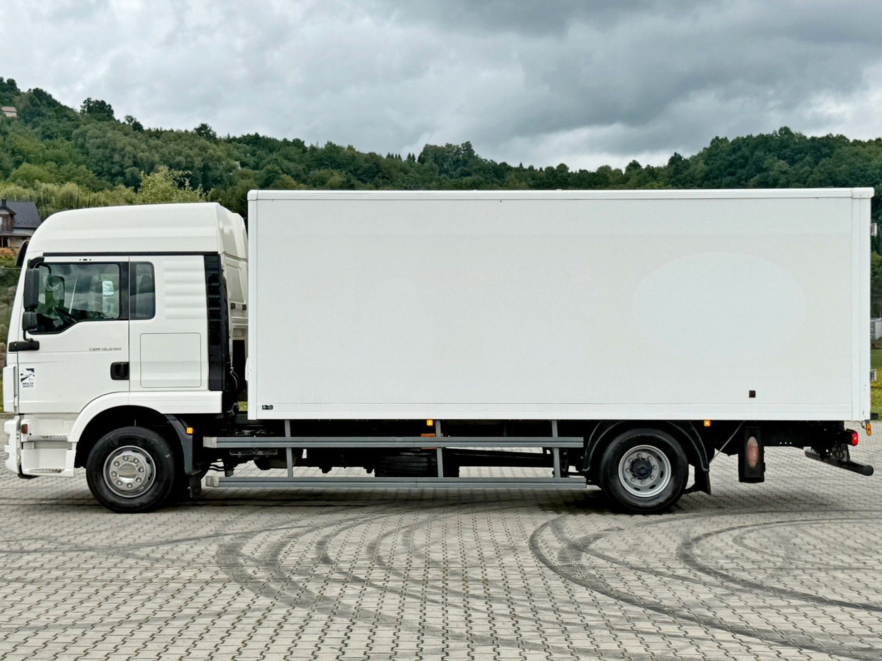 MAN TGM 12.290* KOFFER 6,00 m * TOPZUSTAND MAN TGM 12.290* KOFFER 6,00 m * TOPZUSTAND - Грузовик с закрытым кузовом: фото 4 MAN TGM 12.290* KOFFER 6,00 m * TOPZUSTAND MAN TGM 12.290* KOFFER 6,00 m * TOPZUSTAND - Грузовик с закрытым кузовом: фото 4