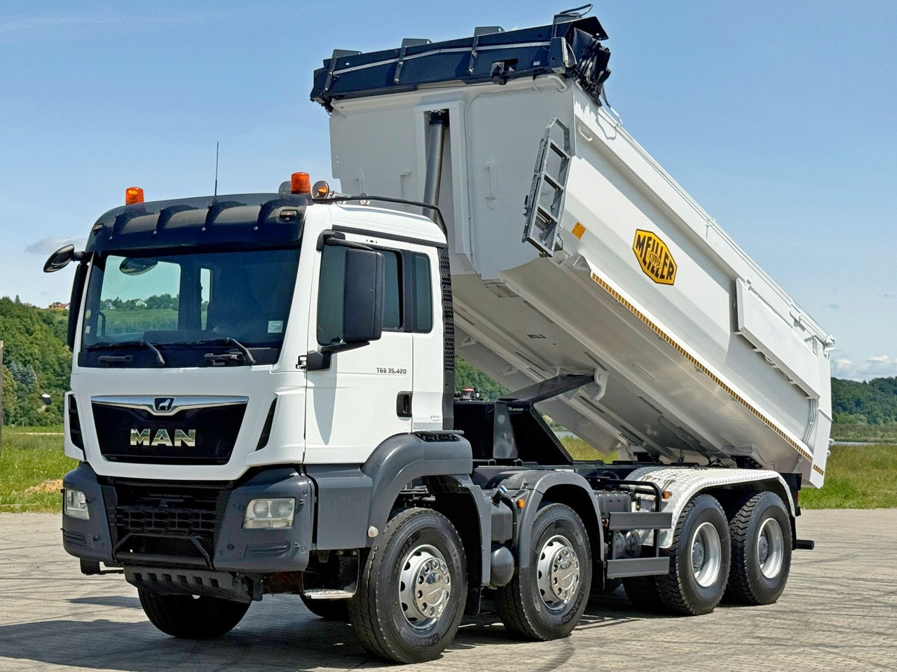 MAN TGS 35.420 KIPPER * 8x4 * TOPZUSTAND - Самосвал: фото 3 MAN TGS 35.420 KIPPER * 8x4 * TOPZUSTAND - Самосвал: фото 3