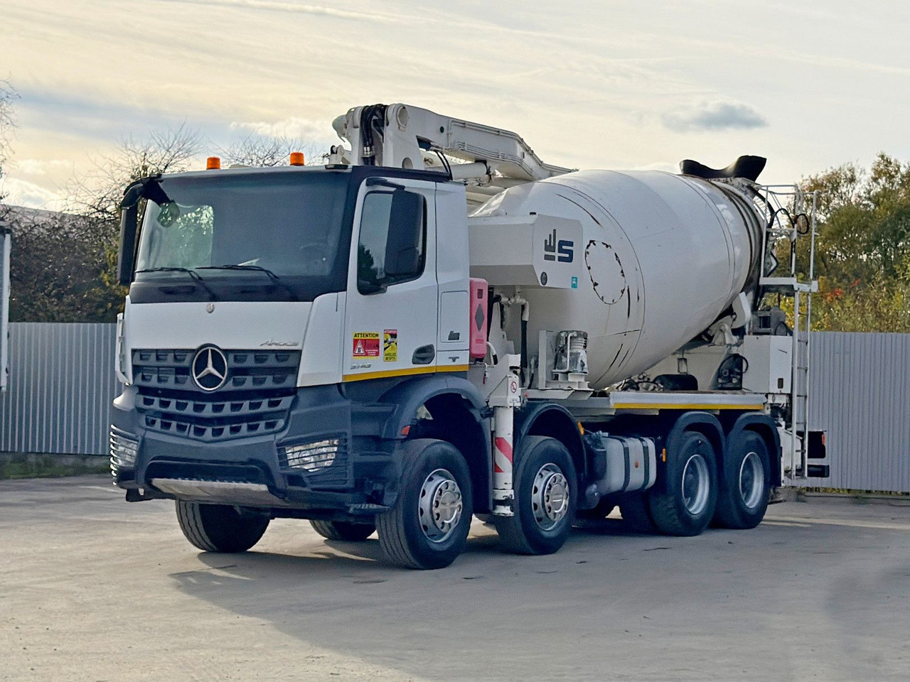 Mercedes-Benz AROCS 3743 * Betonpumpe + FUNK * 8x4 * TOP - Автобетононасос: фото 2 Mercedes-Benz AROCS 3743 * Betonpumpe + FUNK * 8x4 * TOP - Автобетононасос: фото 2