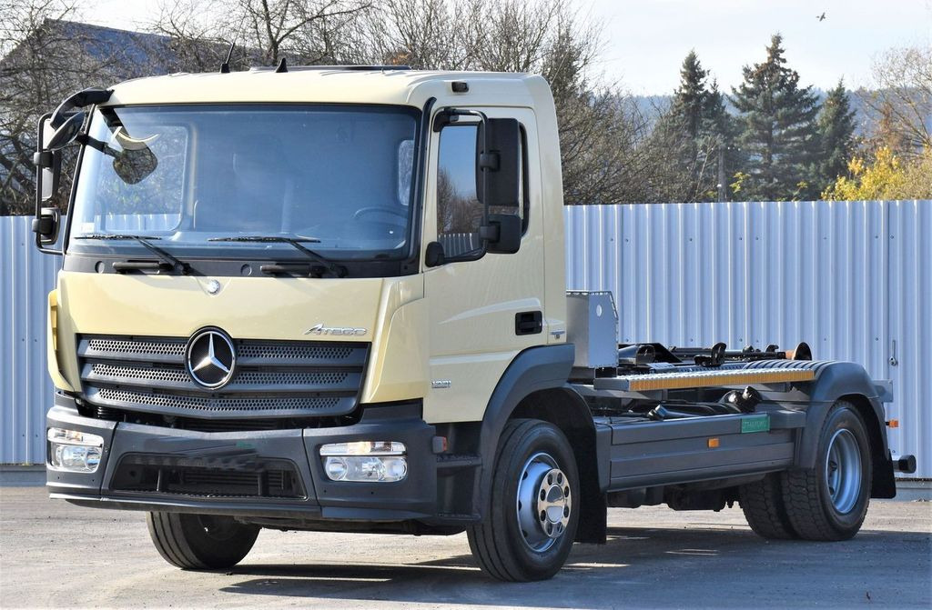 Mercedes-Benz ATEGO 1221 * ABROLLKIPPER * TOPZUSTAND - Крюковой мультилифт, Автоманипулятор: фото 4 Mercedes-Benz ATEGO 1221 * ABROLLKIPPER * TOPZUSTAND - Крюковой мультилифт, Автоманипулятор: фото 4
