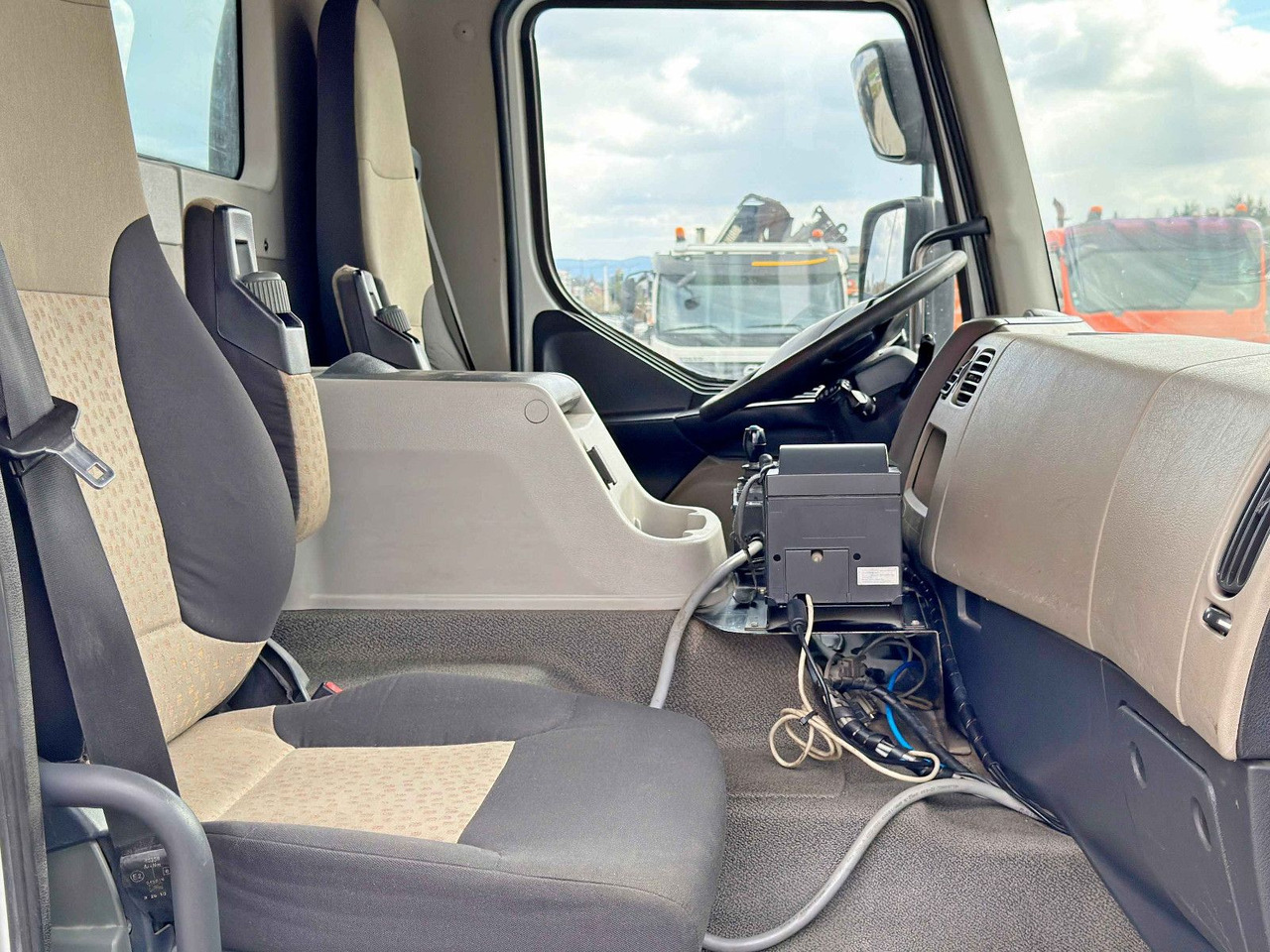 Фото интерьера 1: Крюковой мультилифт, Автоманипулятор Renault KERAX 460 DXI * ABROLLKIPPER * EPSILON Q170Z69 Фото интерьера 1: Крюковой мультилифт, Автоманипулятор Renault KERAX 460 DXI * ABROLLKIPPER * EPSILON Q170Z69