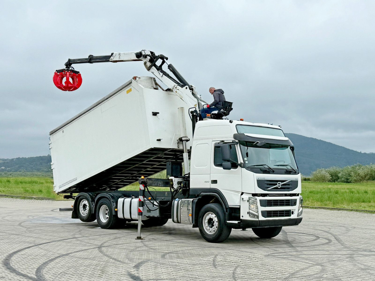 Volvo FM 420 Kipper 6,20 m * EPSILON Q150L75 *TOP - Автоманипулятор: фото 2 Volvo FM 420 Kipper 6,20 m * EPSILON Q150L75 *TOP - Автоманипулятор: фото 2