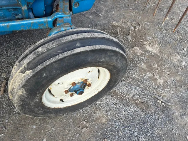 FORD 3600 C/W FRONT LOADER - Трактор: фото 4 FORD 3600 C/W FRONT LOADER - Трактор: фото 4