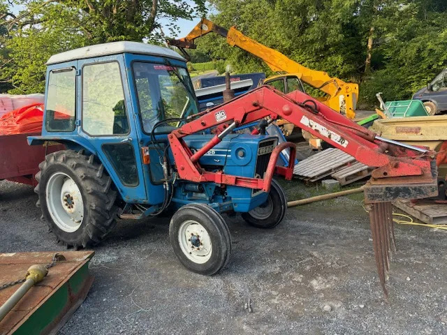 FORD 3600 C/W FRONT LOADER - Трактор: фото 1 FORD 3600 C/W FRONT LOADER - Трактор: фото 1