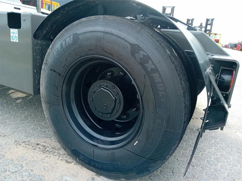 Terberg YT220 - Терминальный тягач: фото 5 Terberg YT220 - Терминальный тягач: фото 5