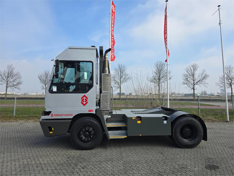 Terberg YT220 - Терминальный тягач: фото 4 Terberg YT220 - Терминальный тягач: фото 4