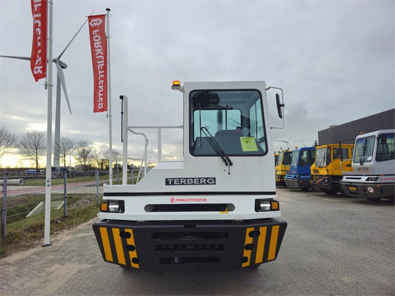 Terberg YT220 - Терминальный тягач: фото 5 Terberg YT220 - Терминальный тягач: фото 5