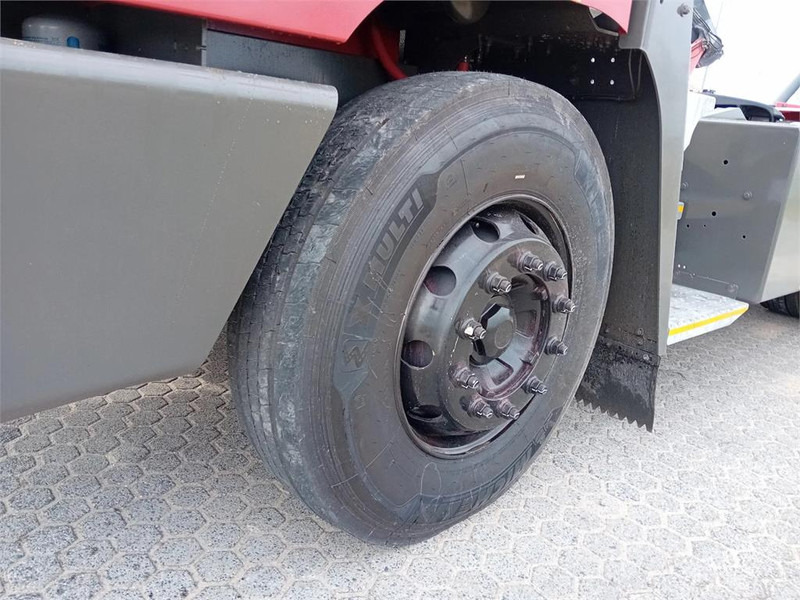 Terberg YT220 - Терминальный тягач: фото 4 Terberg YT220 - Терминальный тягач: фото 4