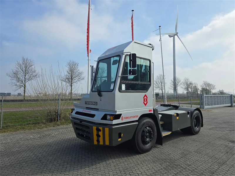 Terberg YT220 - Терминальный тягач: фото 3 Terberg YT220 - Терминальный тягач: фото 3