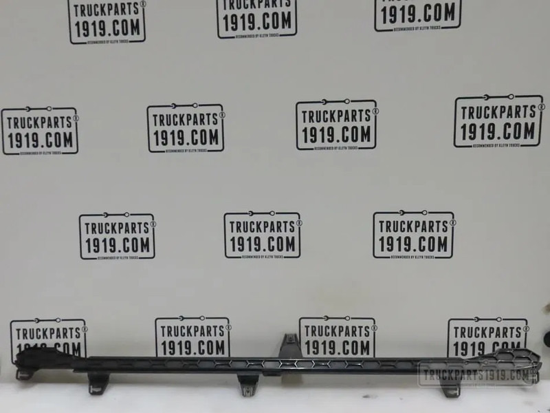 Scania 2307668 | Grille rooster bevestiging - Капот для Грузовиков: фото 1 Scania 2307668 | Grille rooster bevestiging - Капот для Грузовиков: фото 1