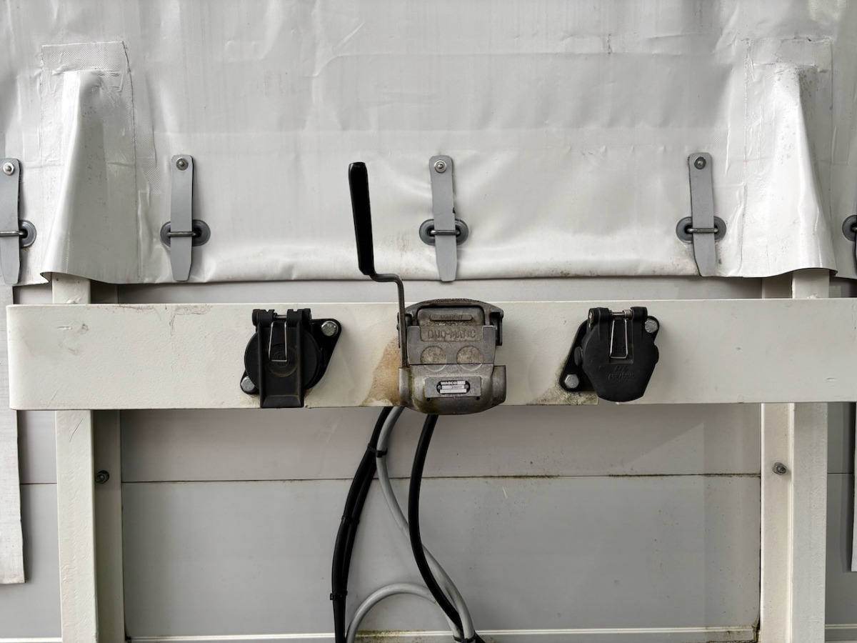 ANDRES SA 9000 - Тентованный полуприцеп: фото 3 ANDRES SA 9000 - Тентованный полуприцеп: фото 3