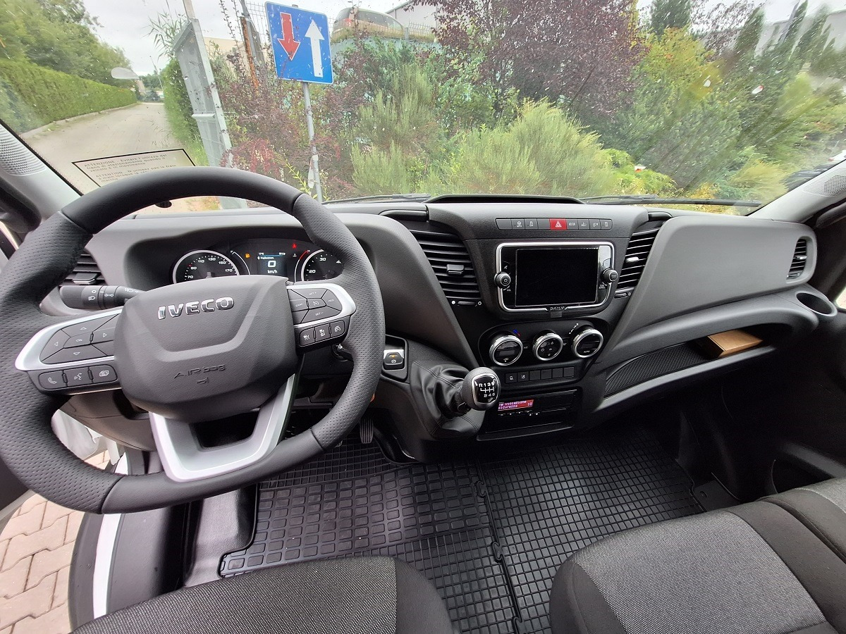 Iveco Daily 70C18A8 Backsleeper BÄR - Тентованный фургон: фото 4 Iveco Daily 70C18A8 Backsleeper BÄR - Тентованный фургон: фото 4