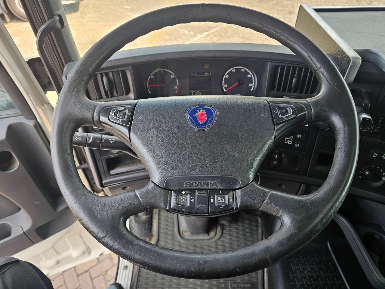 Тягач Scania R440 Highline: фото 5