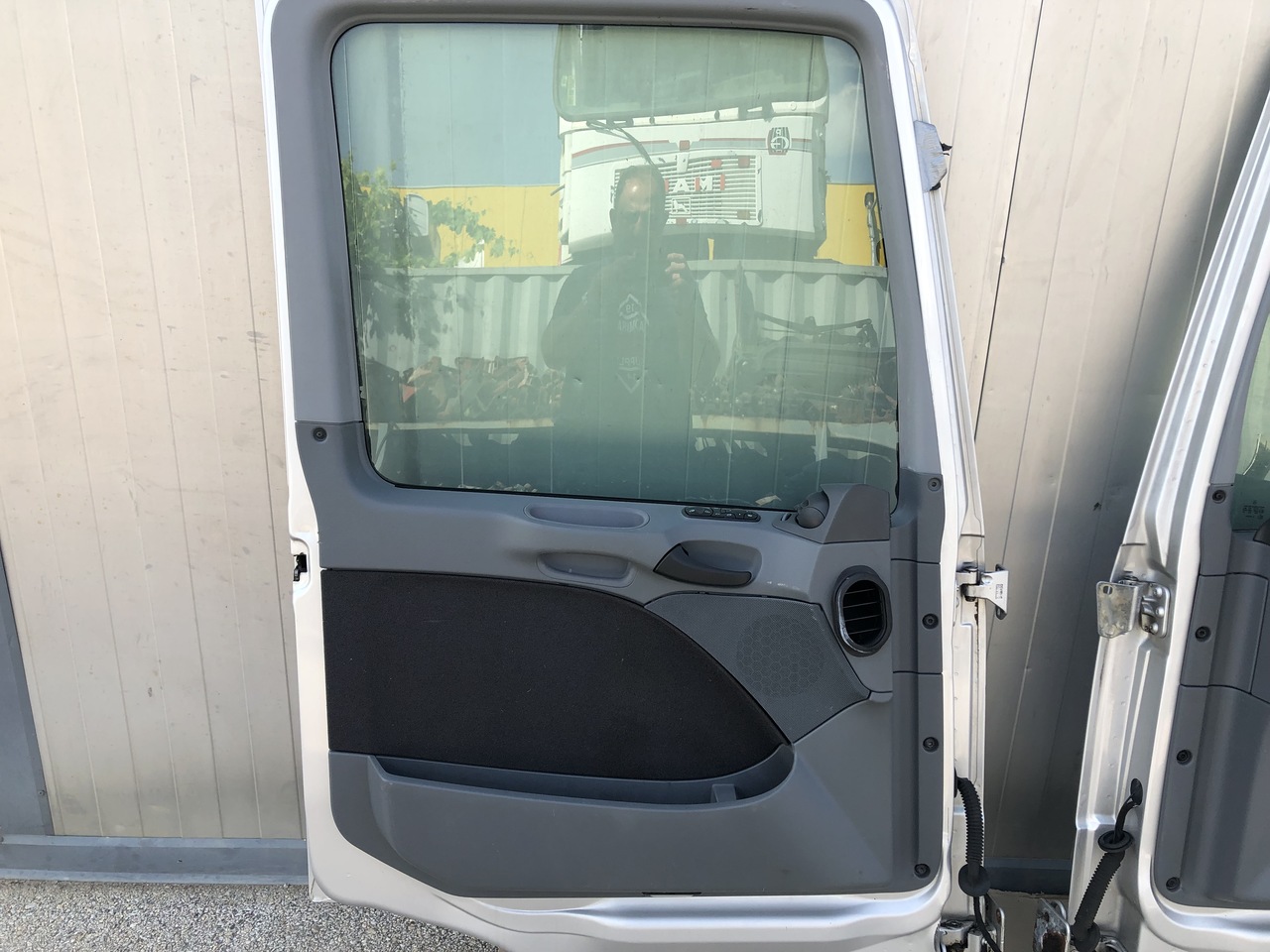 DOOR ACTROS MP2-3 LEFT AND RIGHT MEGA SPACE CAB - Дверь и запчасти для Грузовиков: фото 2 DOOR ACTROS MP2-3 LEFT AND RIGHT MEGA SPACE CAB - Дверь и запчасти для Грузовиков: фото 2