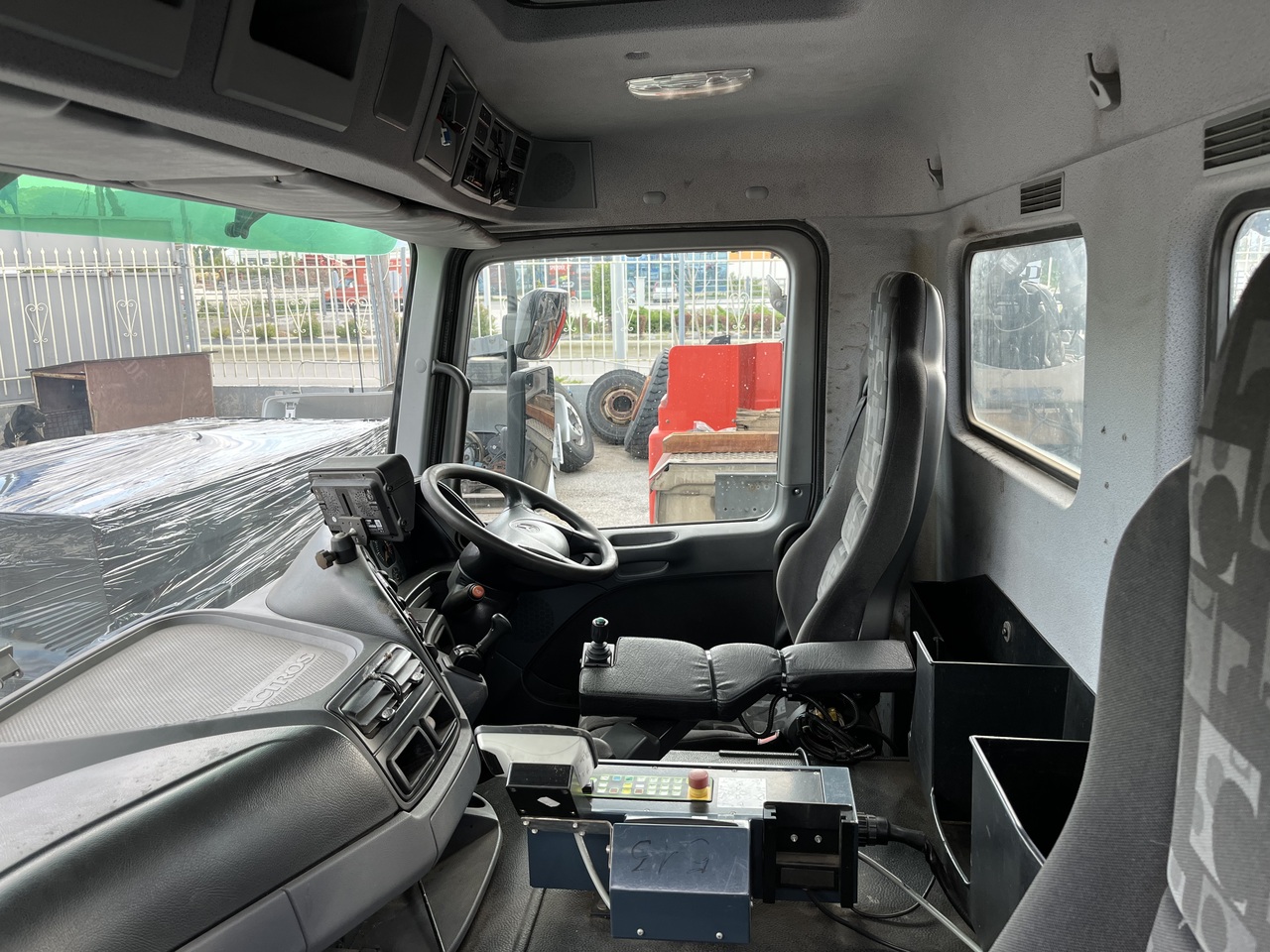 Кабина и интерьер для Грузовиков SHORT CAB ACTROS MP2 RHD: фото 9 Кабина и интерьер для Грузовиков SHORT CAB ACTROS MP2 RHD: фото 9