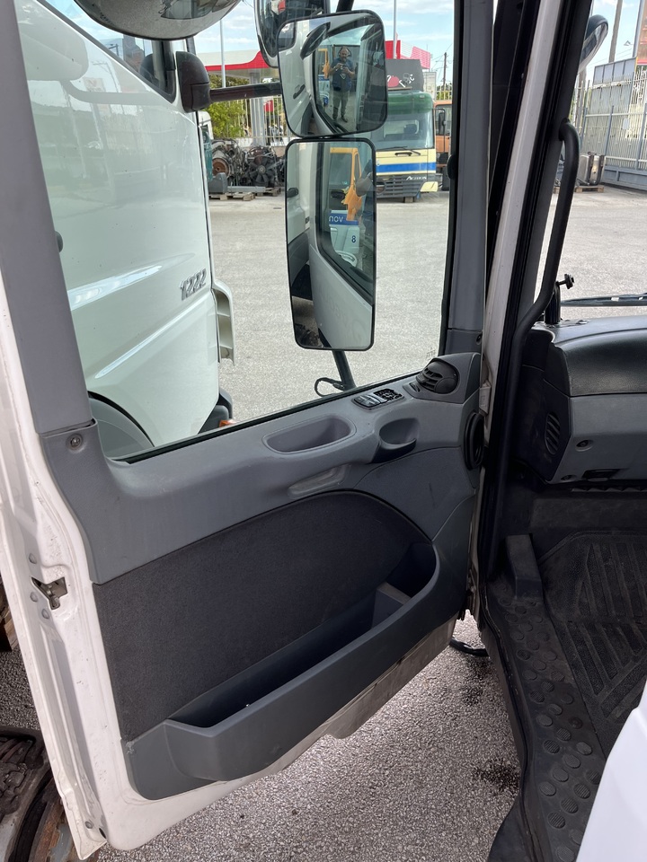 Кабина и интерьер для Грузовиков SHORT CAB ACTROS MP2 RHD: фото 7 Кабина и интерьер для Грузовиков SHORT CAB ACTROS MP2 RHD: фото 7