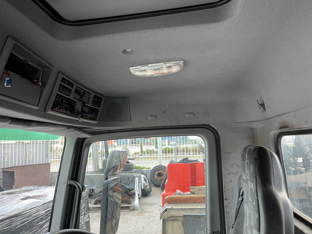 Кабина и интерьер для Грузовиков SHORT CAB ACTROS MP2 RHD: фото 13 Кабина и интерьер для Грузовиков SHORT CAB ACTROS MP2 RHD: фото 13