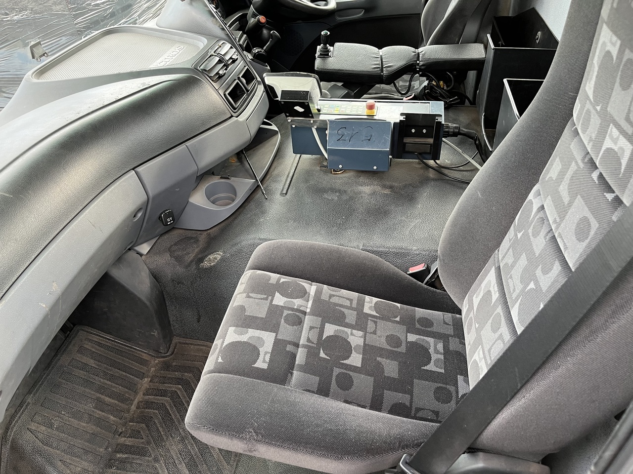 Кабина и интерьер для Грузовиков SHORT CAB ACTROS MP2 RHD: фото 8 Кабина и интерьер для Грузовиков SHORT CAB ACTROS MP2 RHD: фото 8