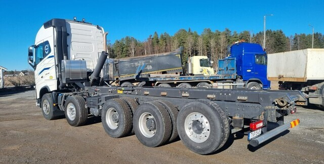 Volvo FH750 uusi moottori/vaihteisto - Грузовик-шасси: фото 3 Volvo FH750 uusi moottori/vaihteisto - Грузовик-шасси: фото 3