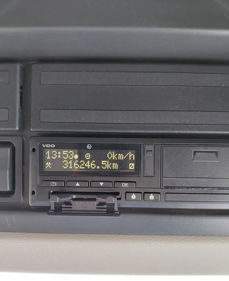 Тентованный грузовик 2017 Renault D12 4×2 Double Sleeper Curtainsider: фото 15